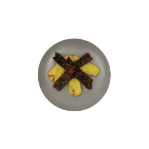 Frittata di barbabietola, timo e pepe con polenta