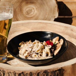 Pasta con crema di ricotta funghi e radicchio