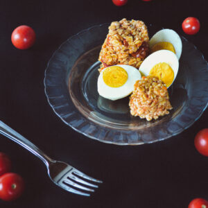porridge salato al pomodoro con uova sode